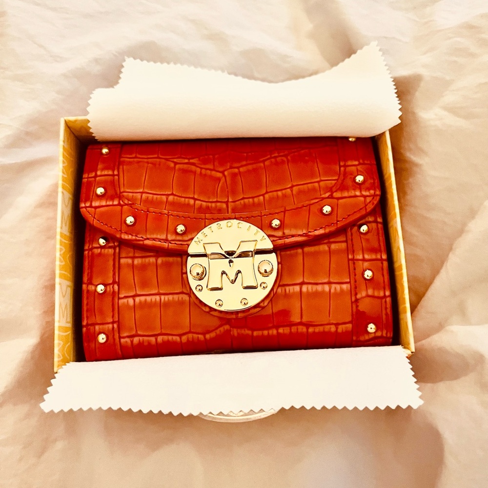 Metro City Italy NWT and Box Red Leather Cocodile Wallet